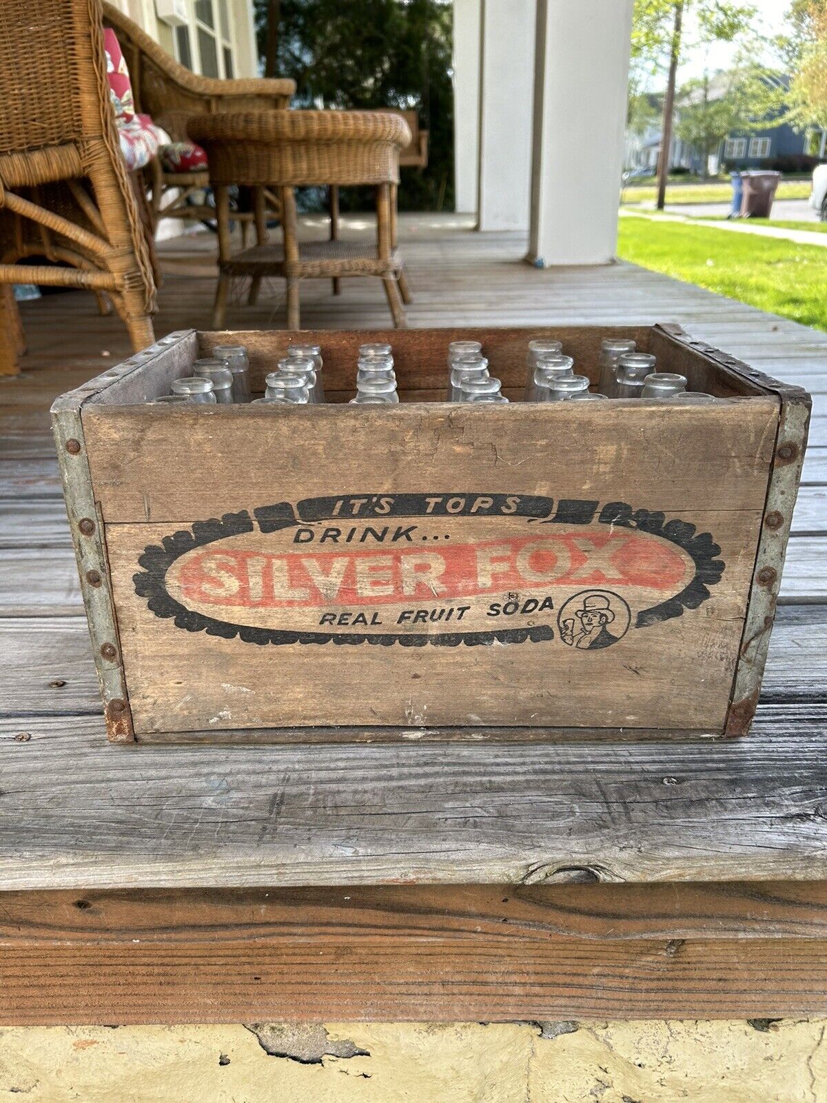 Antique Silver Fox New York Old Wooden Soda Crate With 24 Silver Fox Bottles