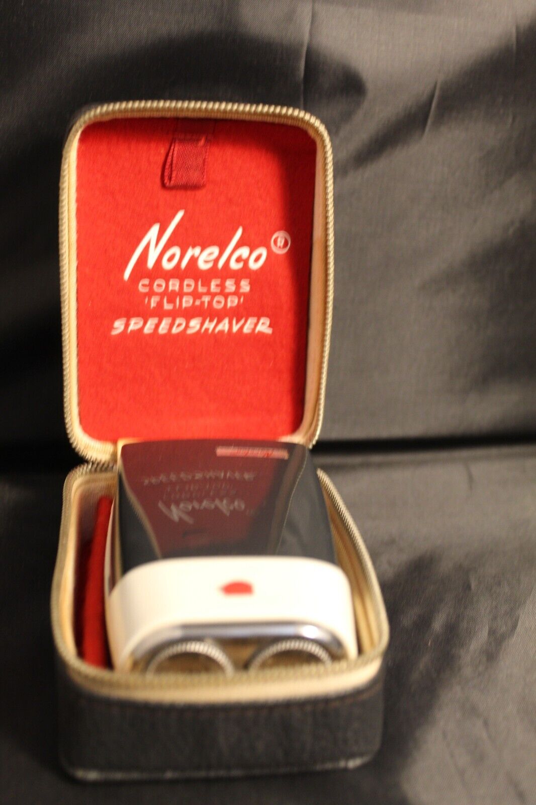 Vintage Norelco Cordless Flip-Top Speed Shaver with Carrying Case