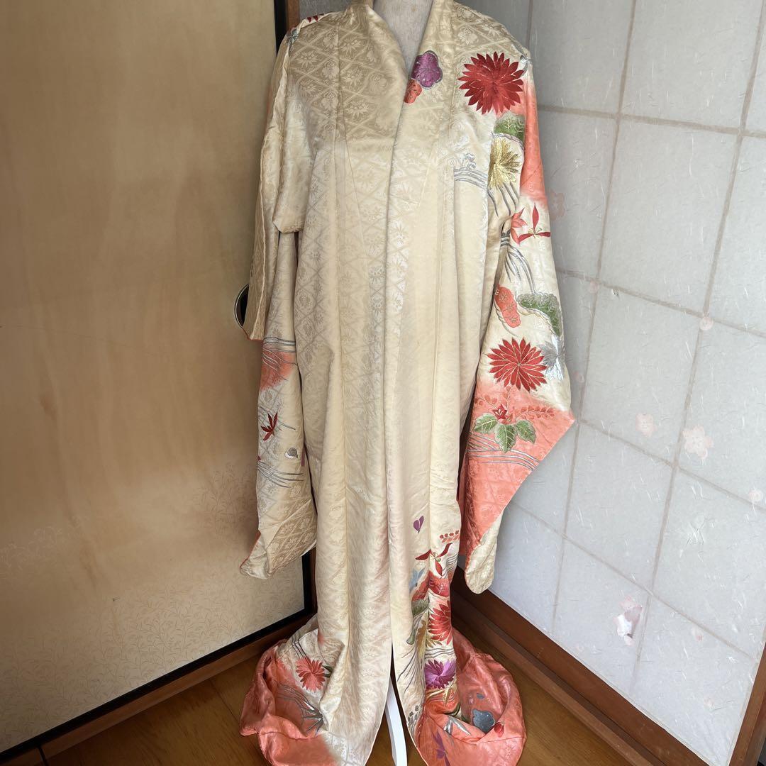 Vtg Kimono Retro Antique Long-Sleeved Kimono, Luxurious Cream Embroidery, Recomm