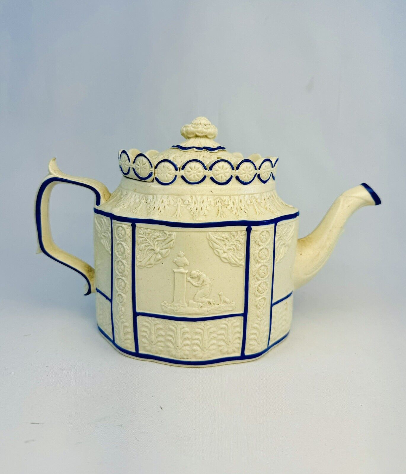 Castleford Neoclassical Teapot c. 1795 - 1810