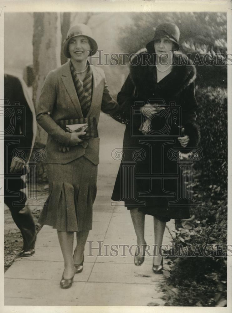 1929 Press Photo Tennis Star Helen Wills Arrives At St. Clement\'s Church