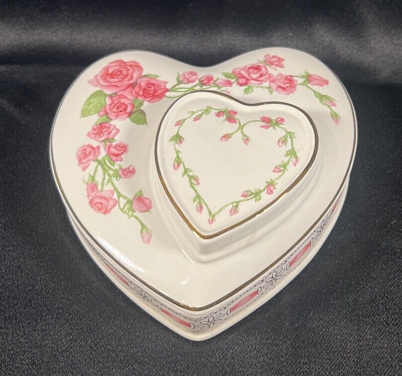 VTG Wade Ceramics Pottery Pink Rose Heart Trinket Box Made in England 6’’