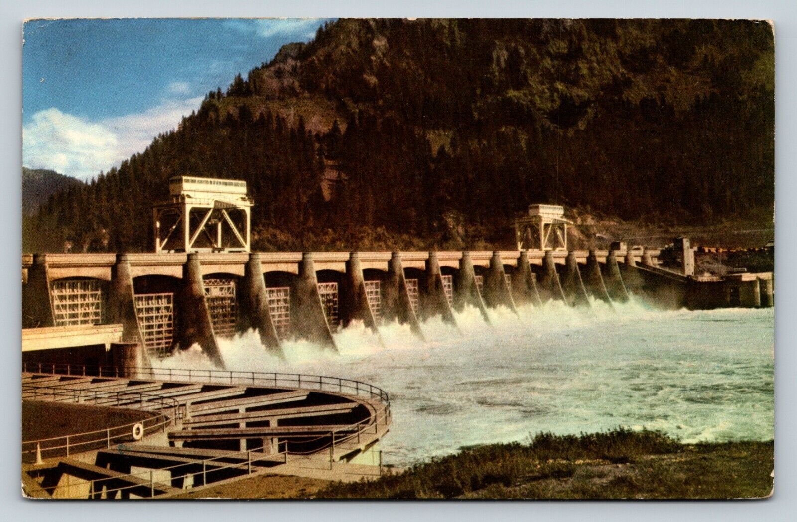 c1941 Bonneville Dam on Columbia River East of PORTLAND Vintage Postcard 0805