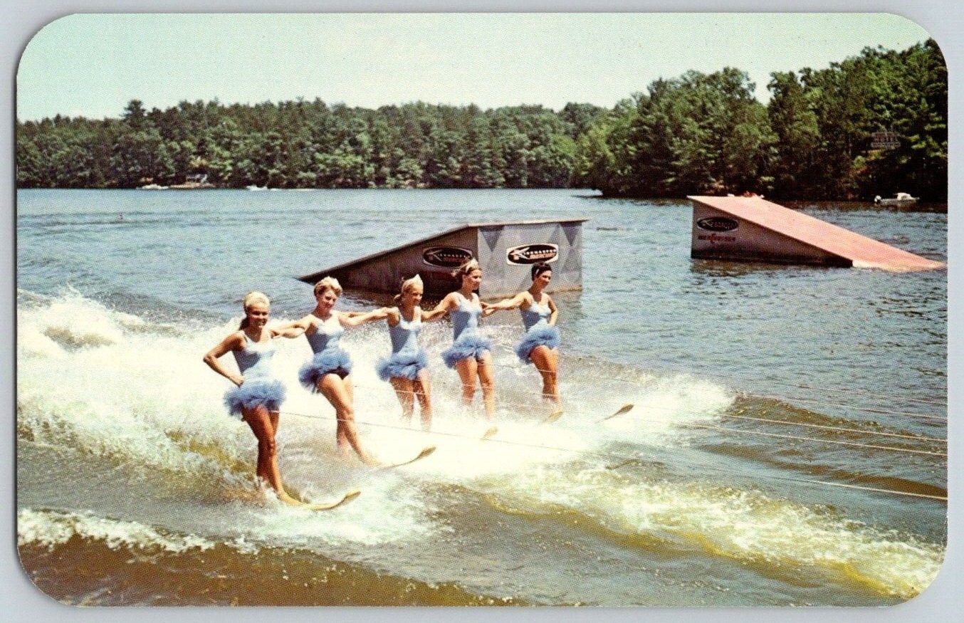 Vintage Postcard~ Tommy Bartlett\'s Water Show~ Wisconsin Dells, WI
