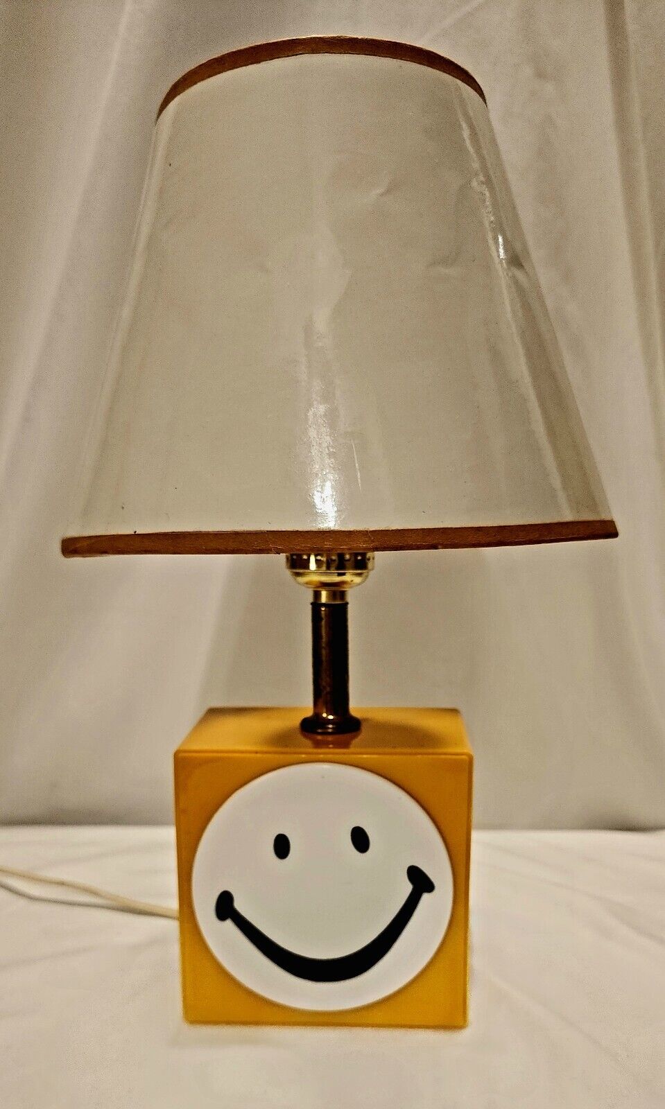 VINTAGE Mid-Century Happy Smiley Face Lamp Plastic  70s - Yellow VERY NICE