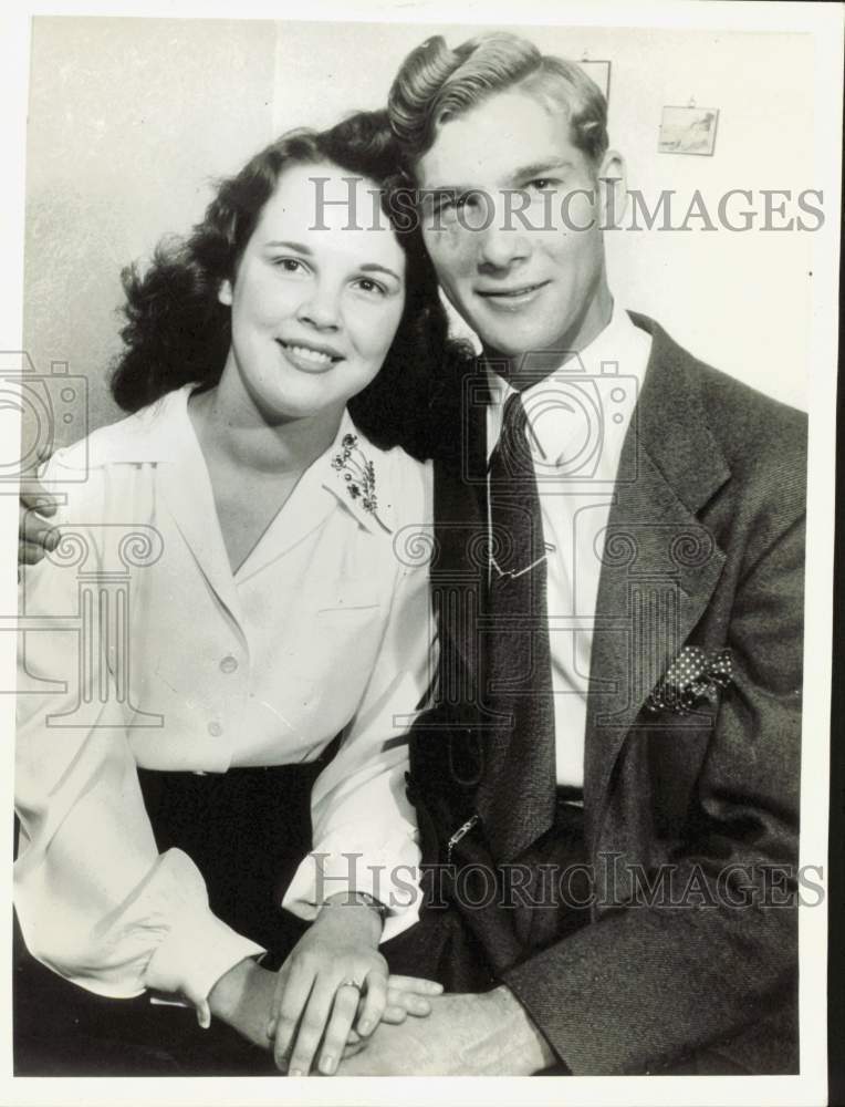 1941 Press Photo Detroit Tigers player Harold Newhouser and fiance Beryl Steele