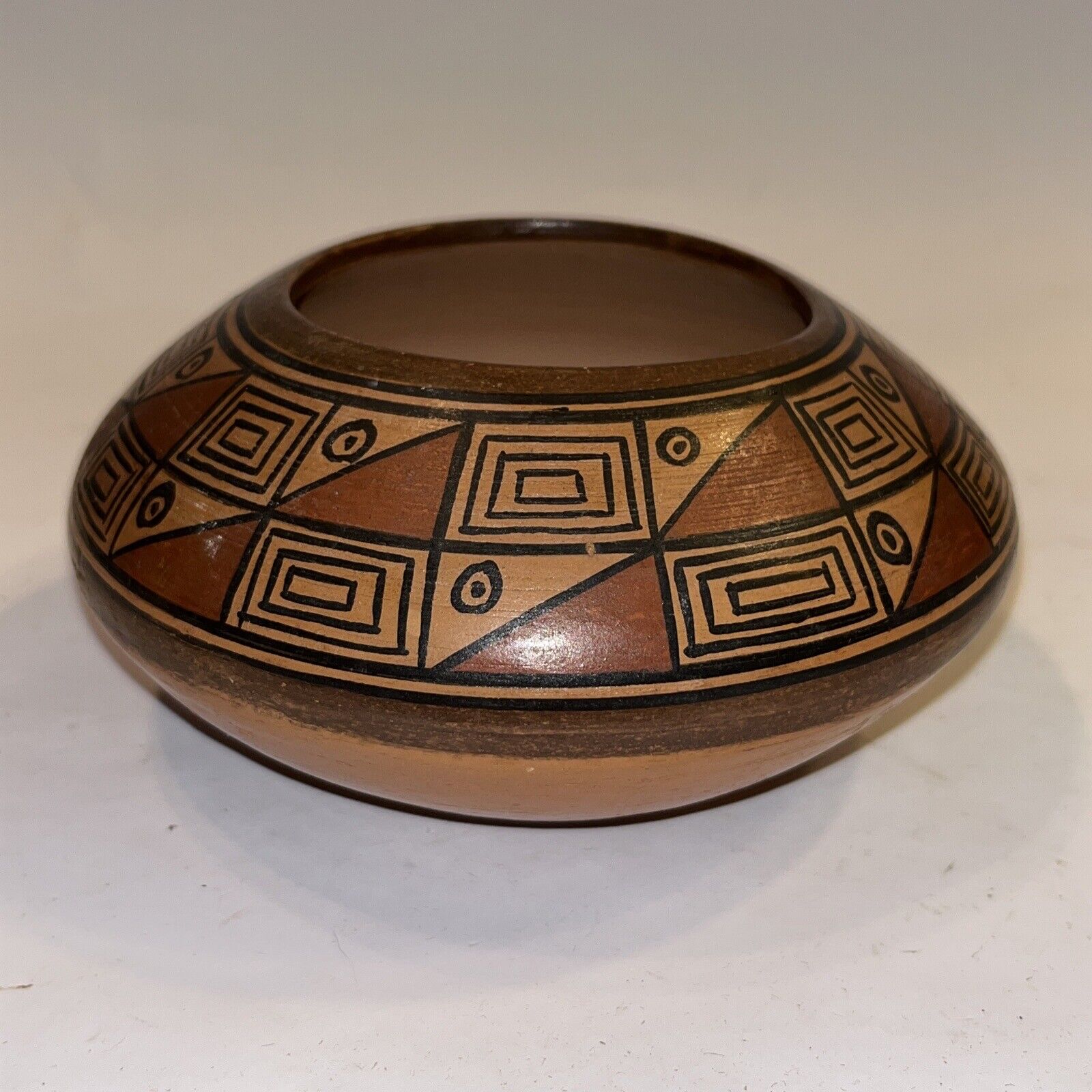 Vintage Peruvian Handmade Painted Pottery Vase Marked Peru 5\
