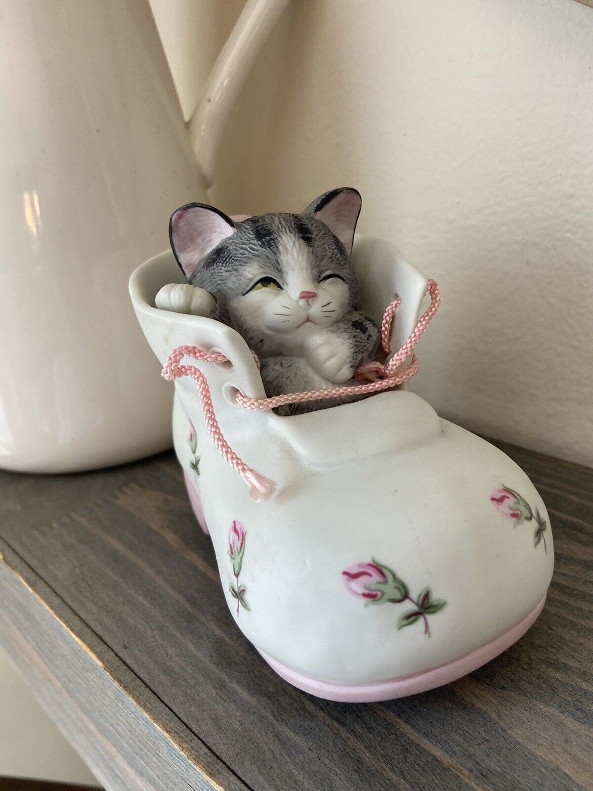 Vintage Mann Music Box Shoe Kitten Boot Sleeping Cat Ceramic Rotating Japan