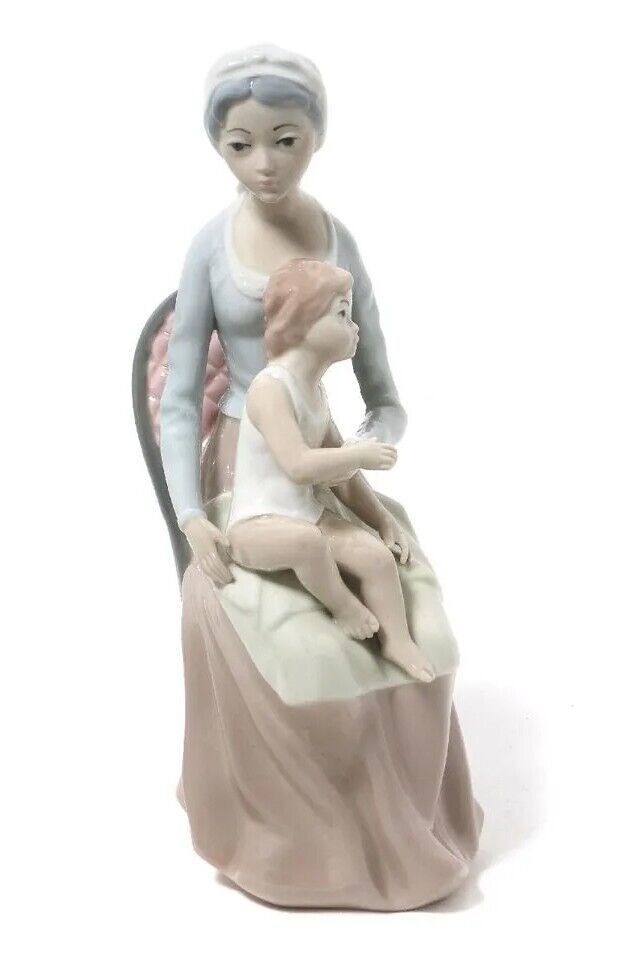 20th Century Spain Porcelain Figure Woman With Child Hand Made Painting