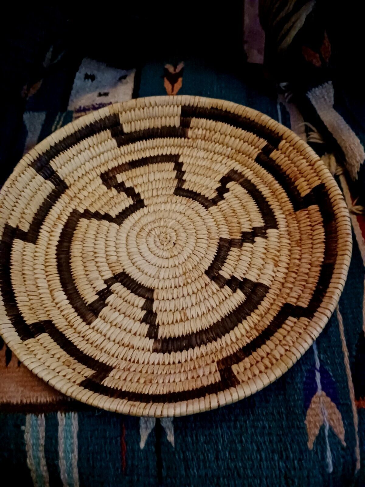 **AWESOME OLDER  VINTAGE NATIVE AMERICAN  PAPAGO  BASKET TRAY  1960s  NICE *