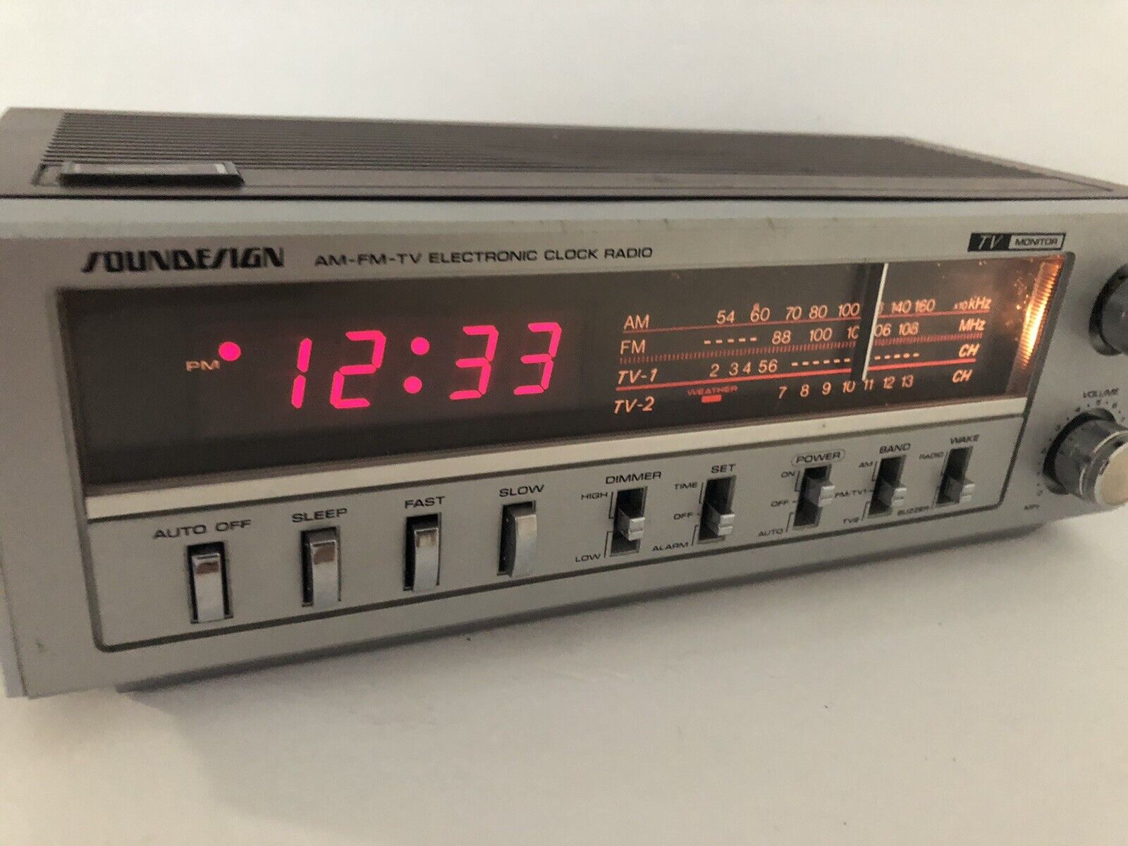 Soundesign AM FM TV Electronic Clock Radio Model 3772-(A) Vintage Wood 1980’s