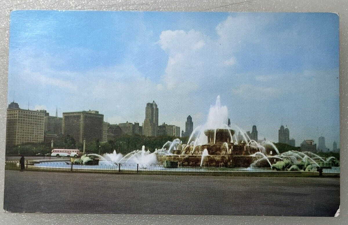 Vintage Unused Postcard Chicago\'s Skyline Grant\'s Park Continental Trailways