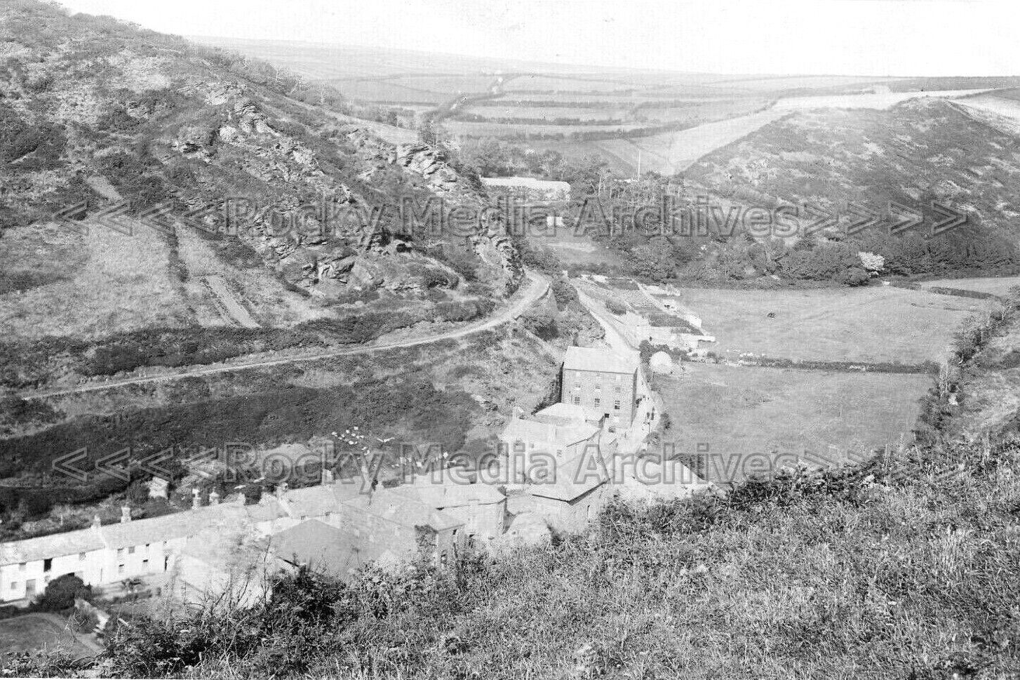 uqq-21 View From Hillside, Boscastle, Cornwall 1916. Photo