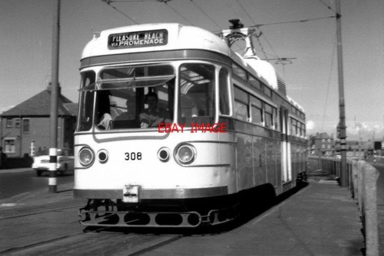 PHOTO  1960 BLACKPOOL TRAM NO 308 MAINSTAY OF THE SERVICE IN 1960 THE BASIC BLAC