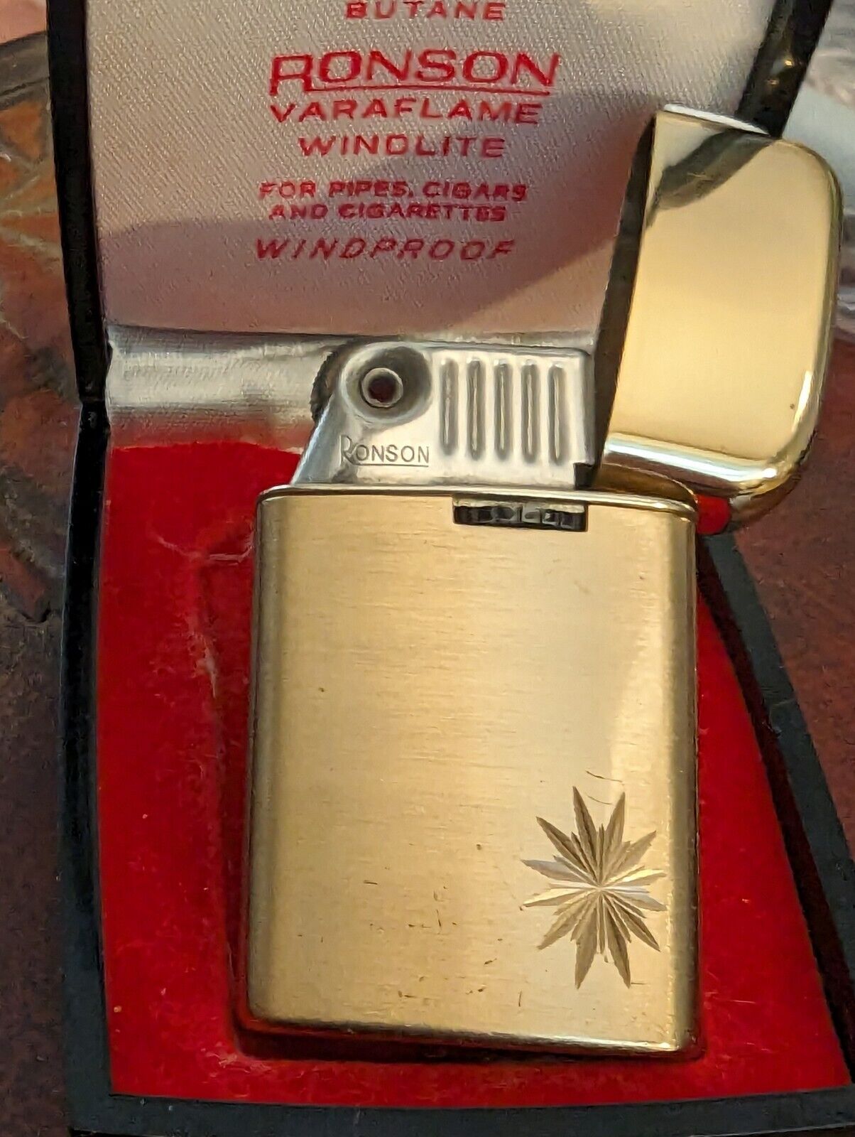 Vintage Gold Tone Art Deco Ronson Veraflame Windlite Lighter - In Original Box