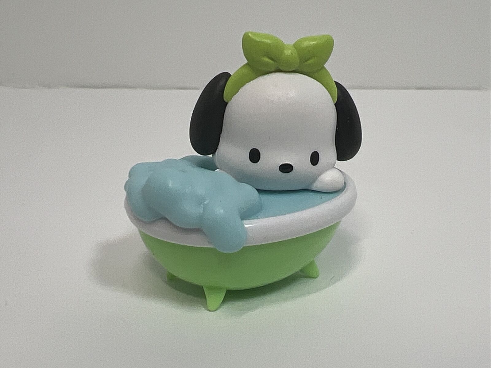 Moetch Sanrio Characters Bubble Bathtub Series Pochacco 3cm Mini Figure New