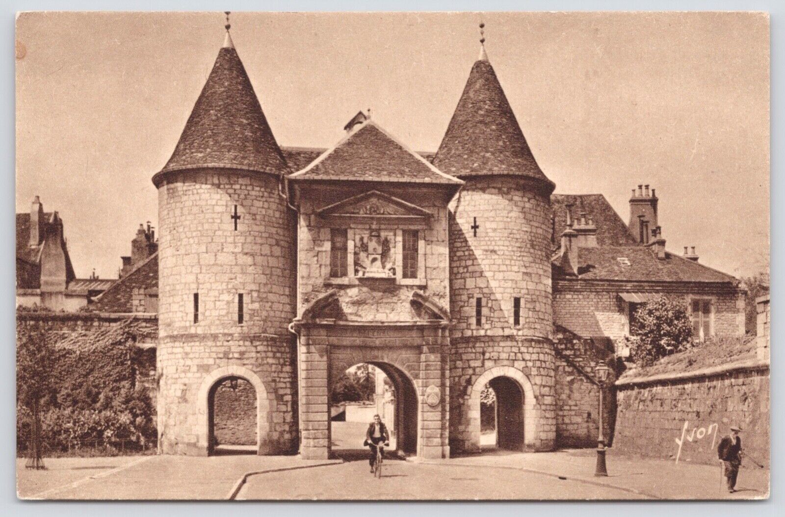 Postcard The Rivotte Gate Built in 1546 Besançon France c1940s-50s
