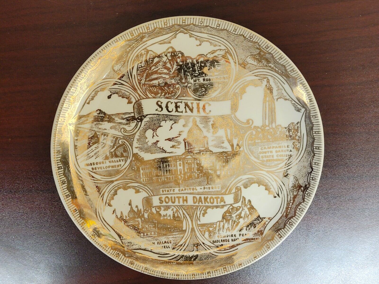 South  Dakota Vtg Travel Souvenir Plate 7\