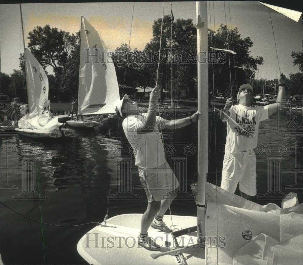 1990 Press Photo Tom Wilbert, Chuck Miller to sail in regatta at Pewaukee Lake