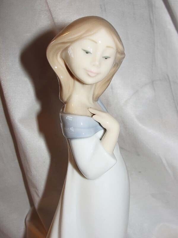 NAO Lladro Porcelain Sweet Nature 02001559 Girl Figurine