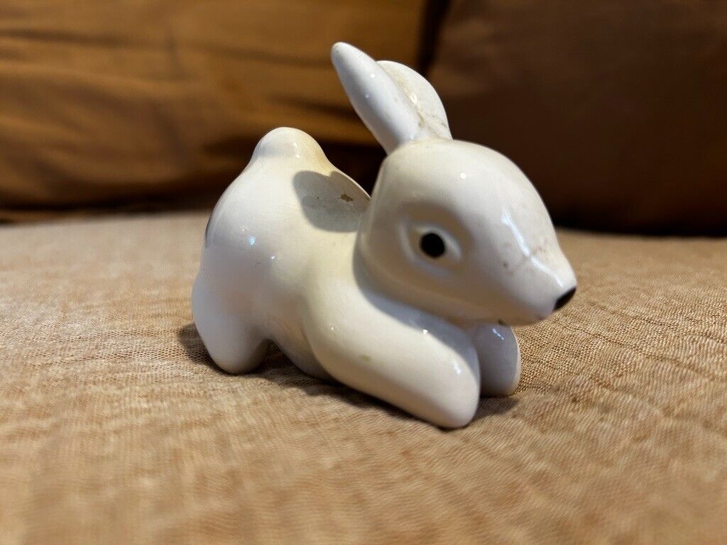 1 Small Vintage White Ceramic Bunny Rabbit Figurines