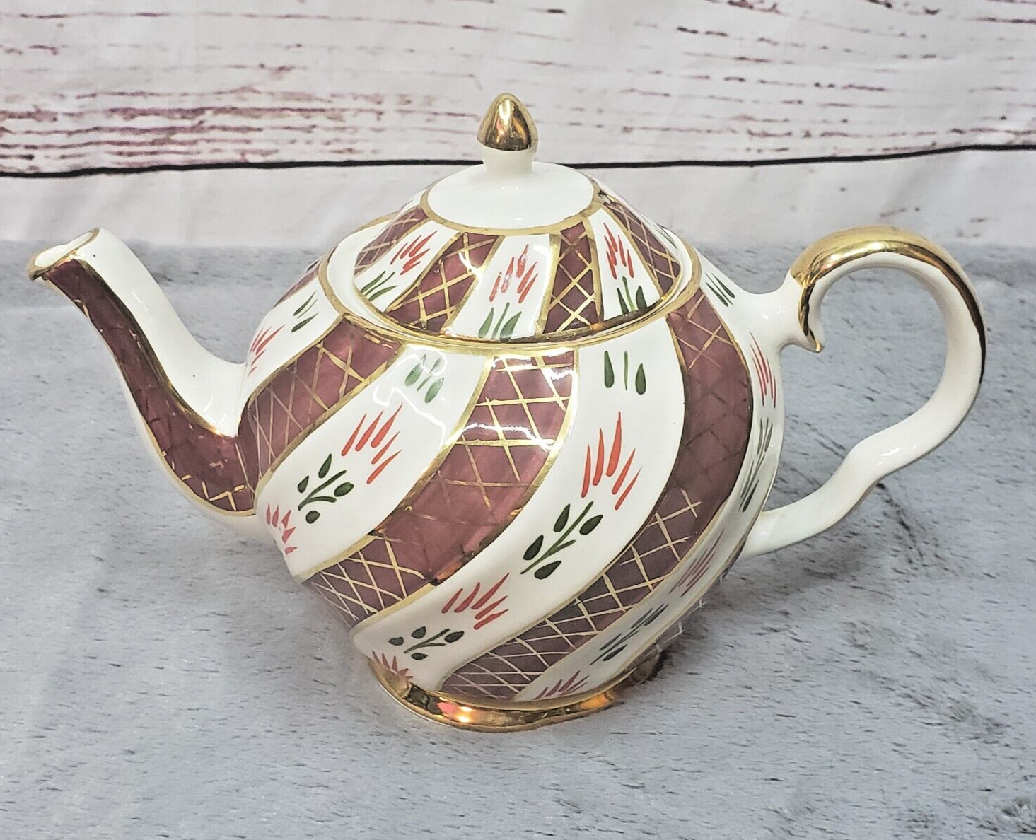 Vintage Hand Painted Price Kensington teapot - EUC - BEAUTIFUL