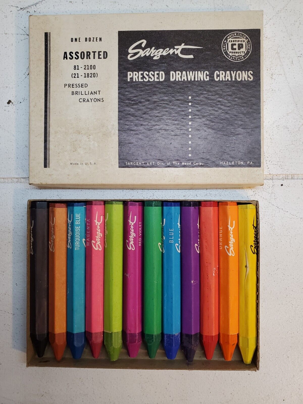 Vintage SARGENT Pressed Drawing Crayons  # 81-2100 (21-1820)  one dozen