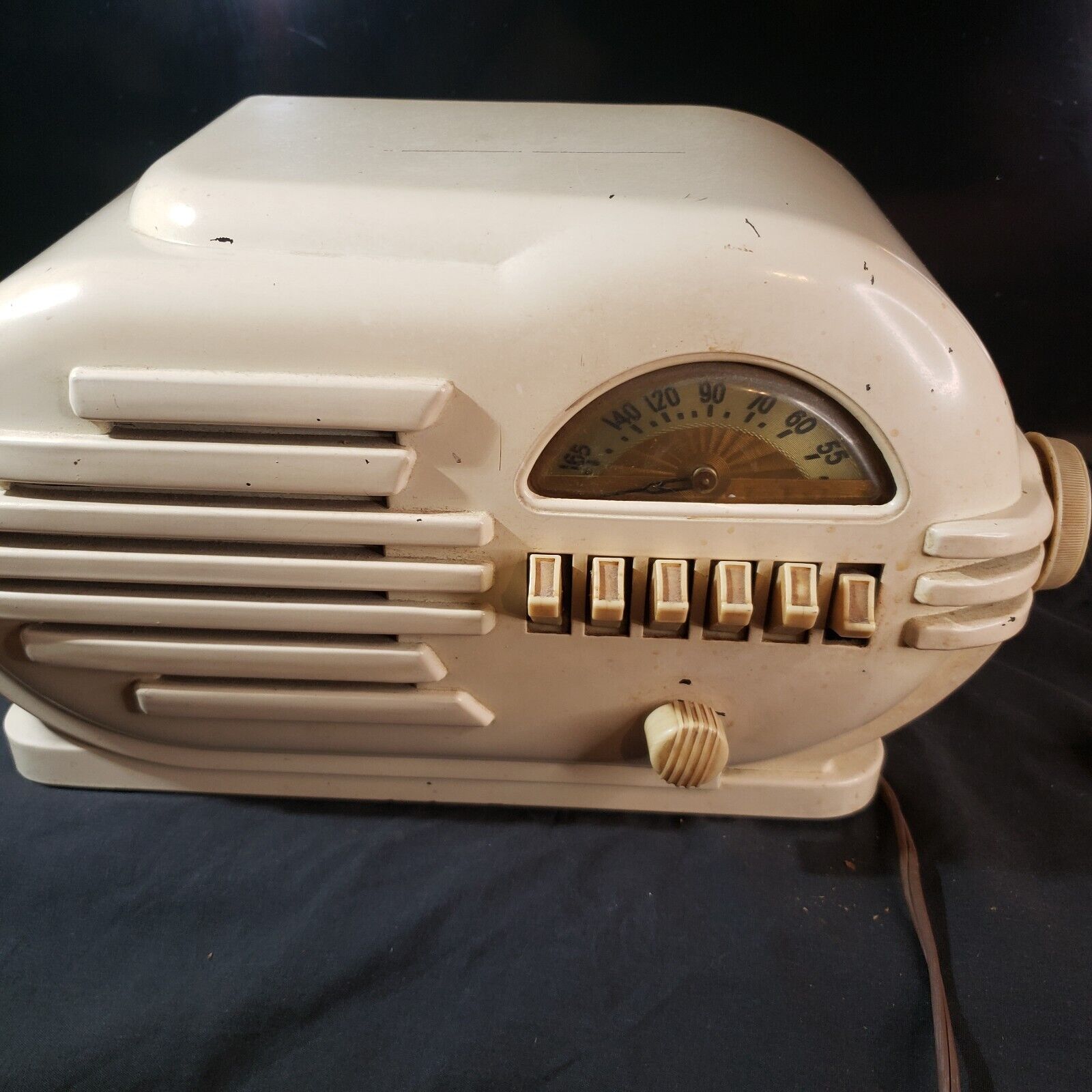 Antique Belmont 6D111 Tube Table Radio - 1946 - Cream Video