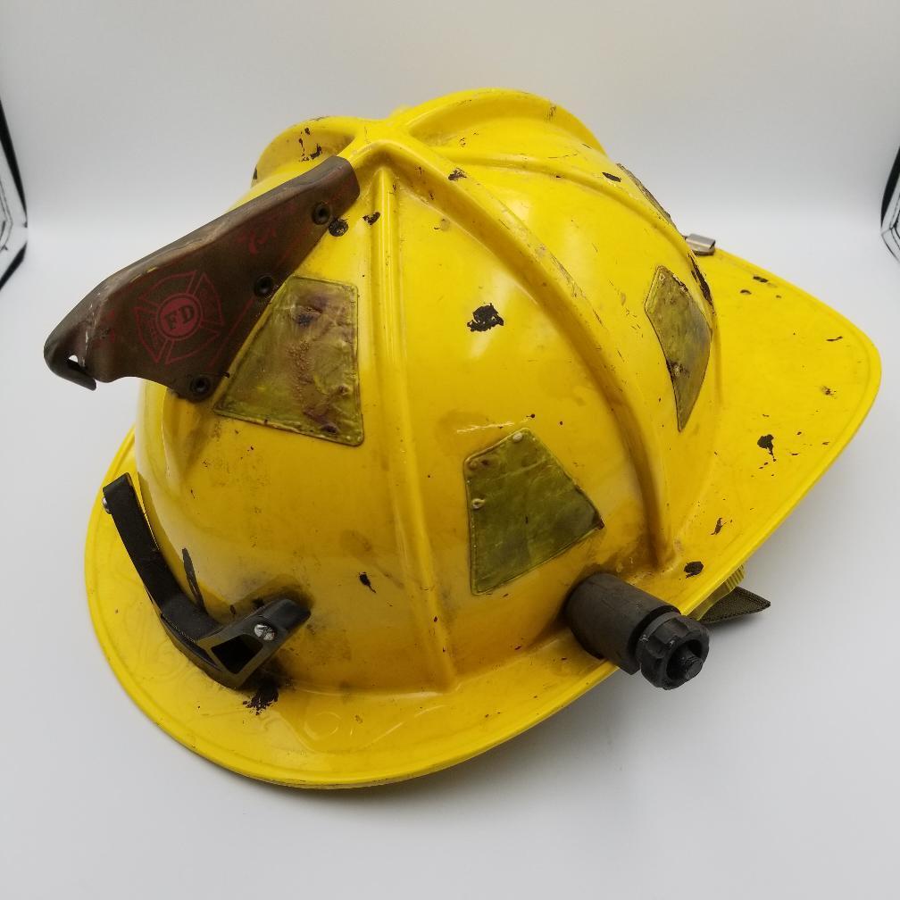 Vintage 1999 Cairns & Brother 1010 TenTen 1010R Fireman\'s Firefighter Helmet