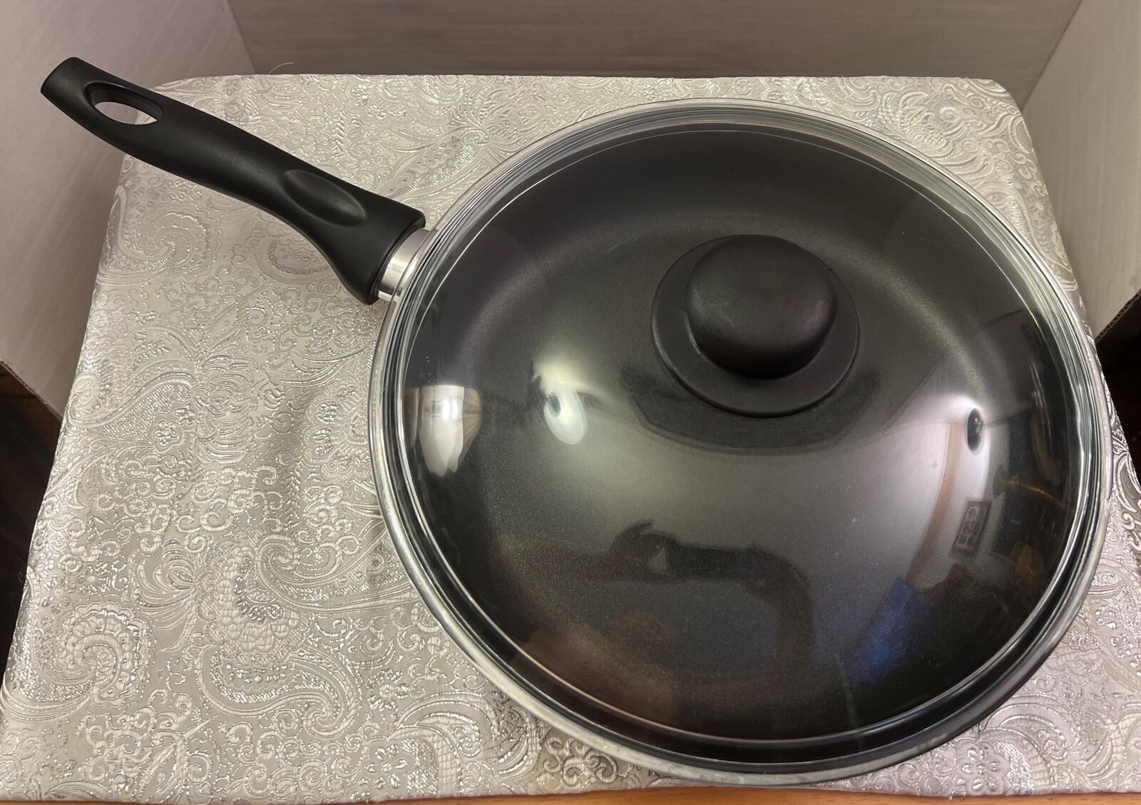Crofton 11” Skillet With Glass Lid , Preowned, Excellent Condition