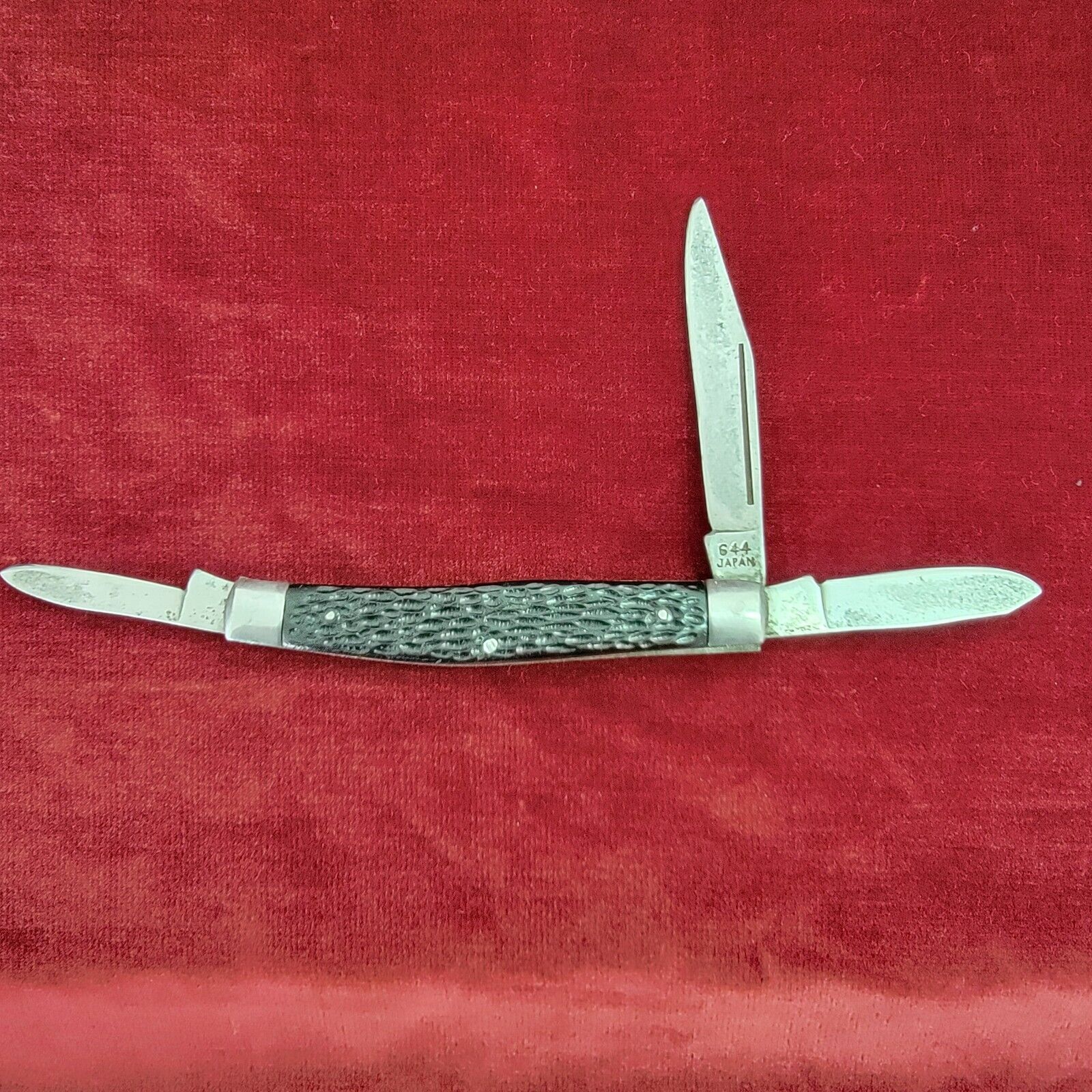 Vintage Saber Japan Model 644 Pocket Knife - Three Blades