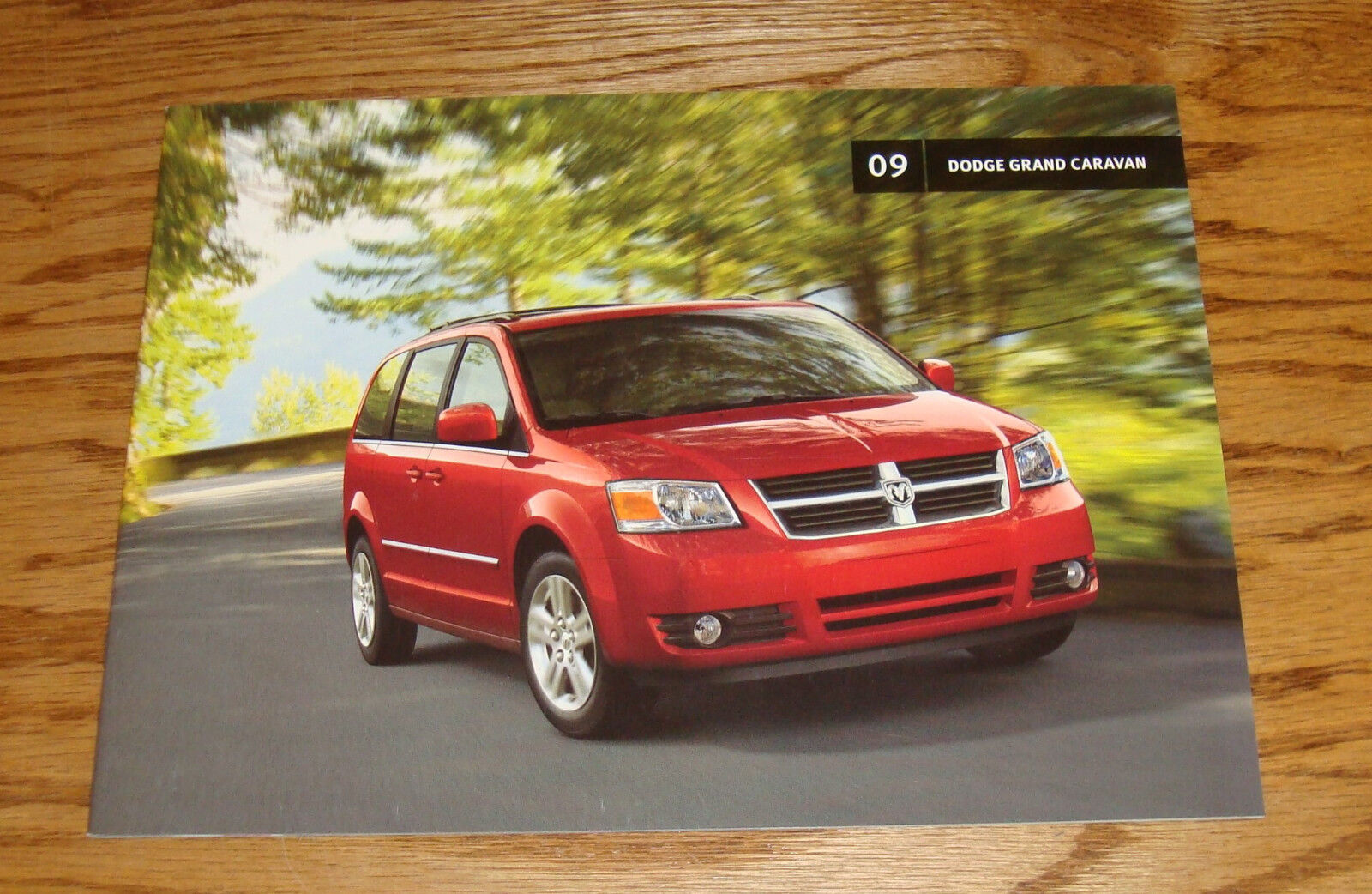 Original 2009 Dodge Grand Caravan Sales Brochure 09 SE SXT