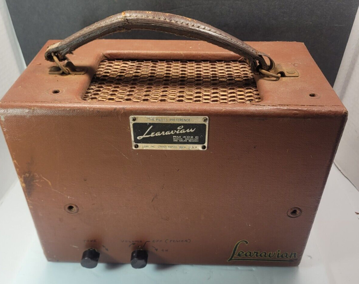 Vintage PILOT RADIO Multi Freq LEARAVIAN RM402 Commercial Communication Lear Inc
