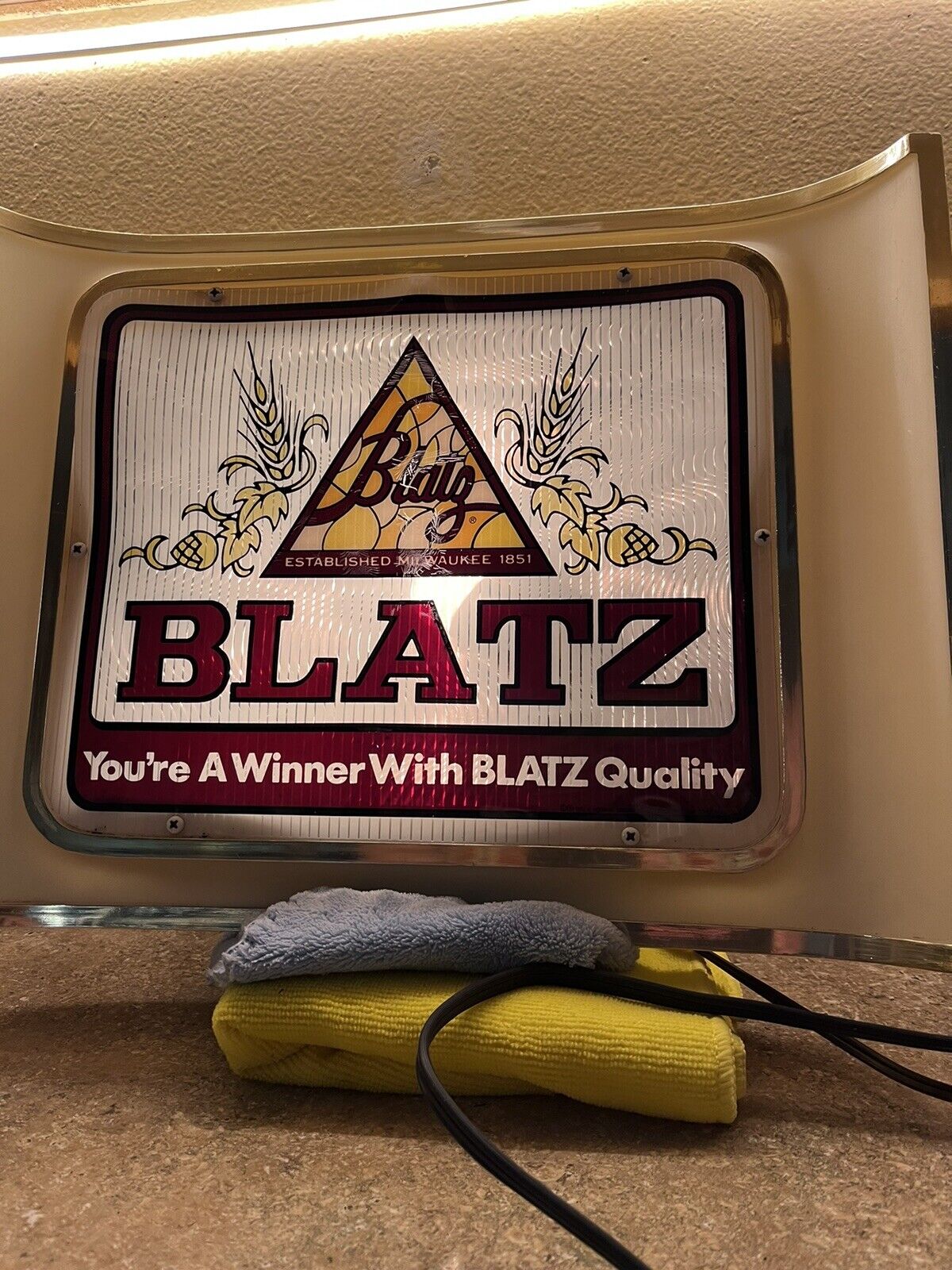 vintage Blatz Lighted America\'s Great Light Beer Sign Vintage