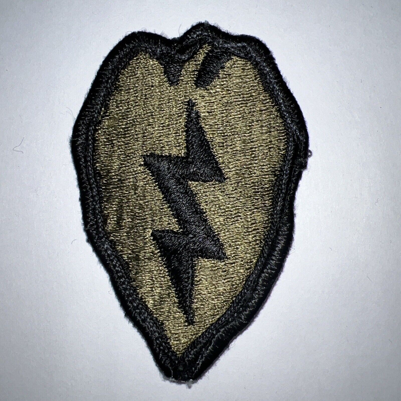 25th Infantry Division Subdued U.S. Army Shoulder Patch -sewn