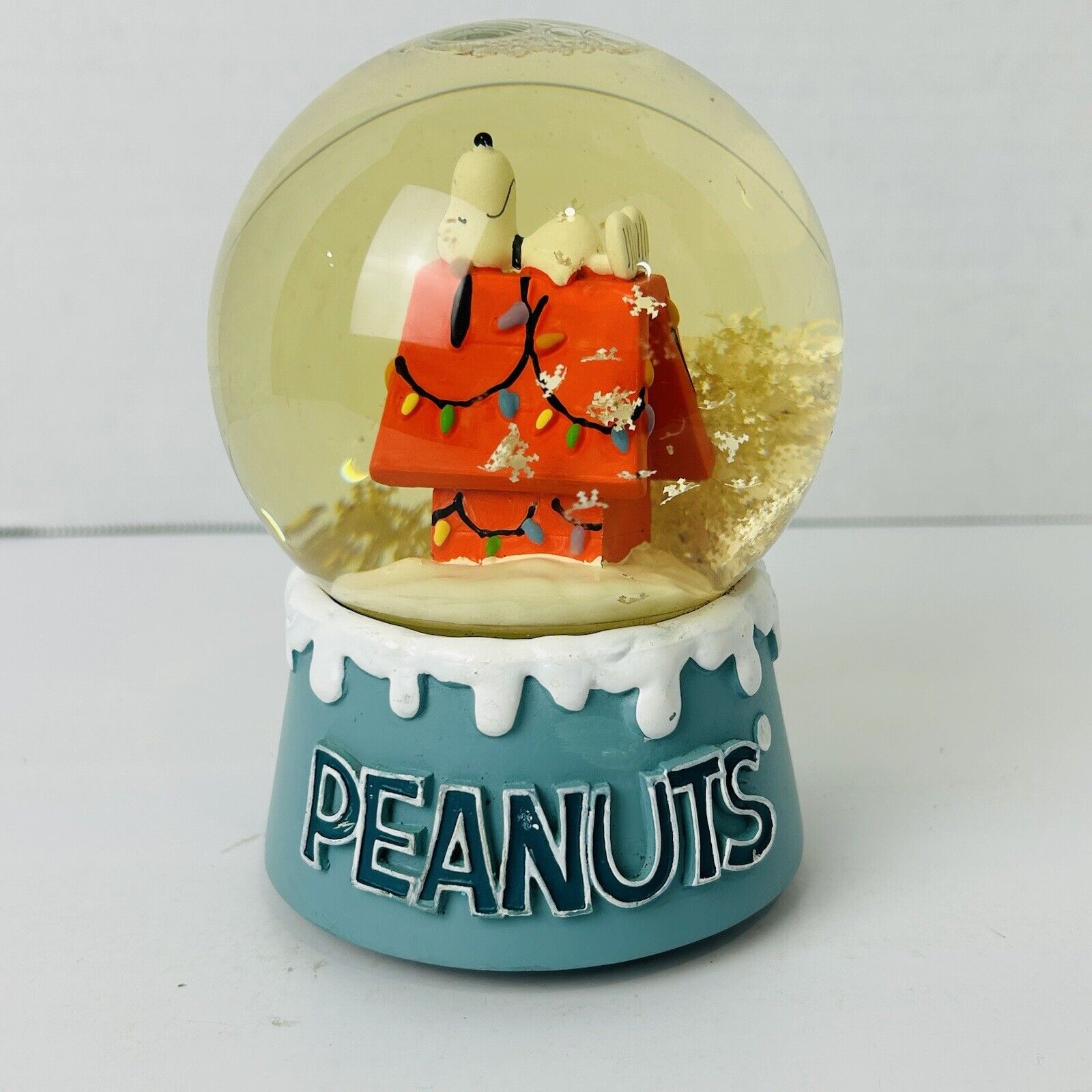 Peanuts Snoopy Christmas Snow Globe Music Box
