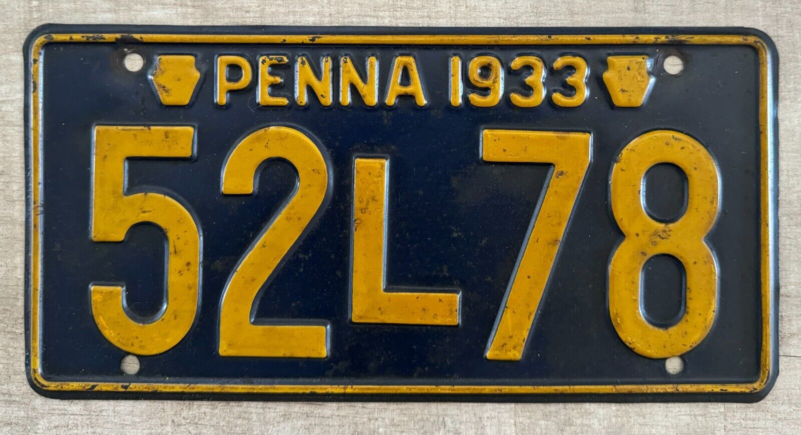 1933 Pennsylvania License Plate - Very good original paint