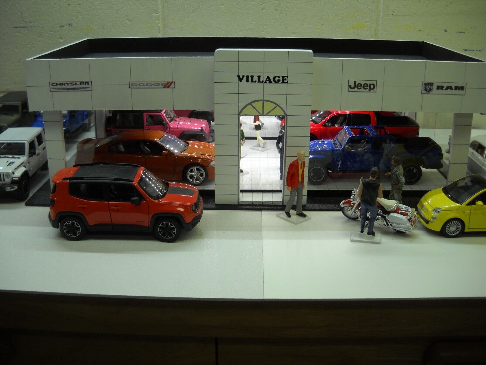 Chrysler Dodge Jeep Ram modern dealership 1/25 1/24th scale model car diorama