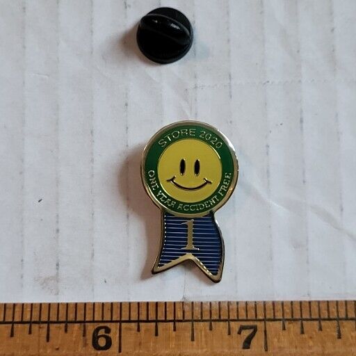 Vtg Collectible Walmart PIN “ Wal*Mart STORE 2020 1 TEAR ACCIDENT FREE \