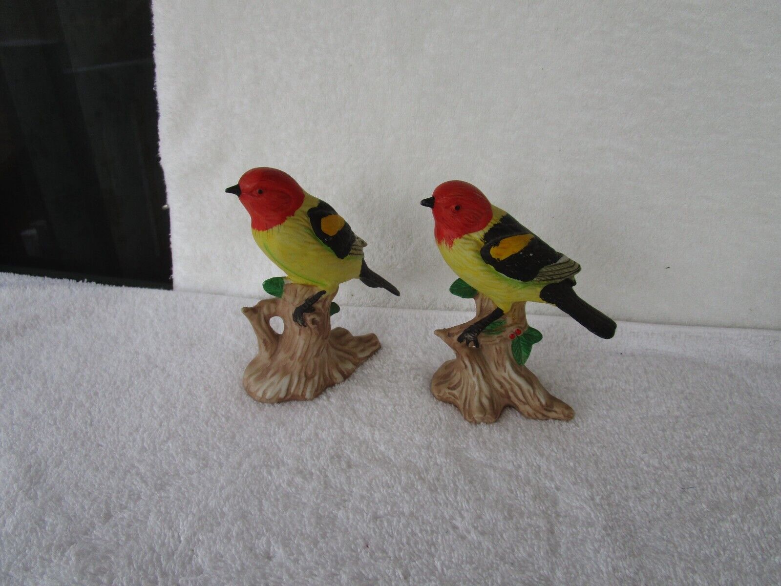 GORGEOUS~ Set of 2~~[ MULTI-COLOR BIRDS ]  Porcelain Figurines~ L@@K