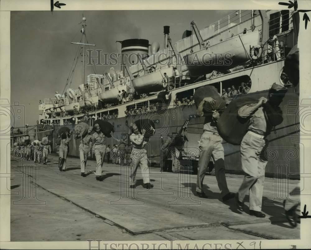 1947 Press Photo New Orleans Troops and Troopship Blanche Sigman, Italy