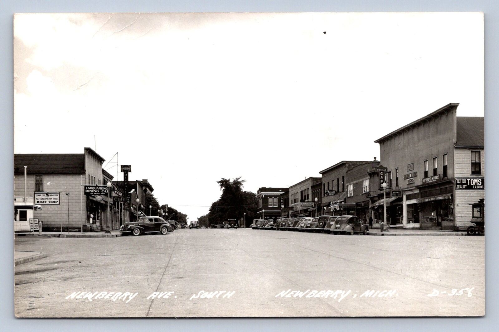 DS3/ Newberry Michigan RPPC Postcard c1940s Avenue Stores South  103