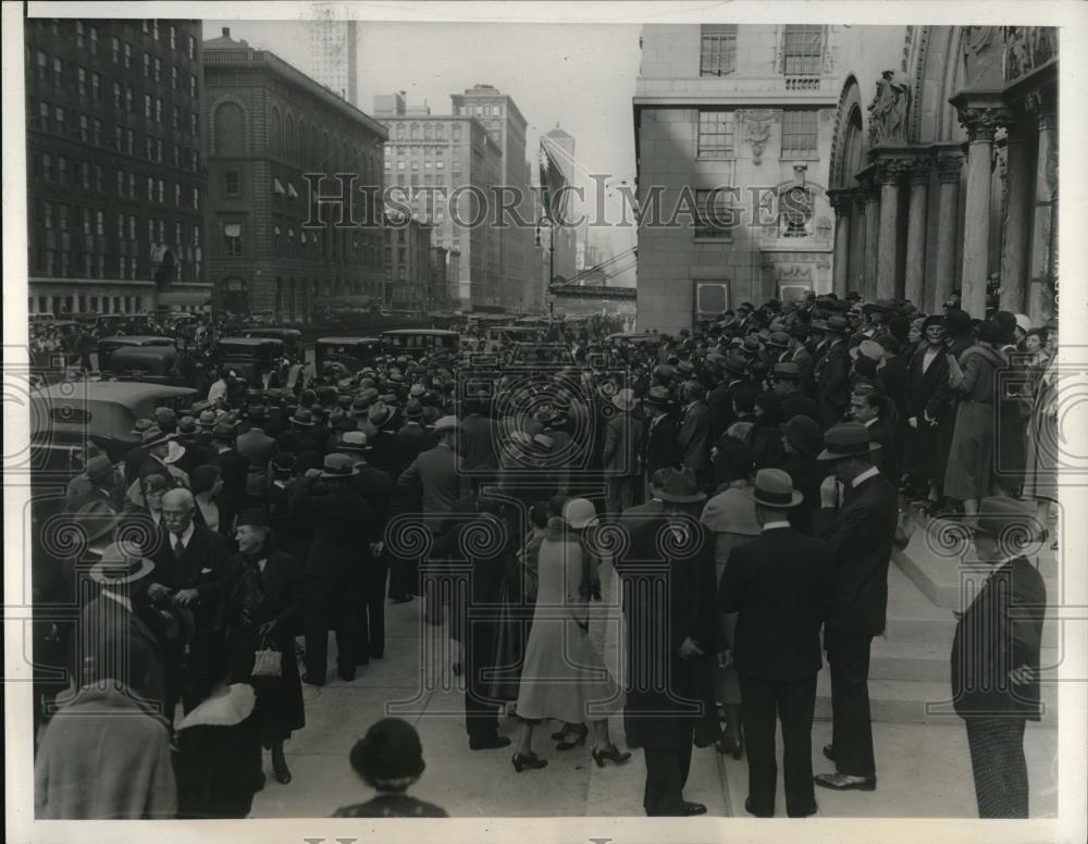 1932 Press Photo Funeral Service Crowds Darwin P. Kingsley, St. Bartholomew\'s
