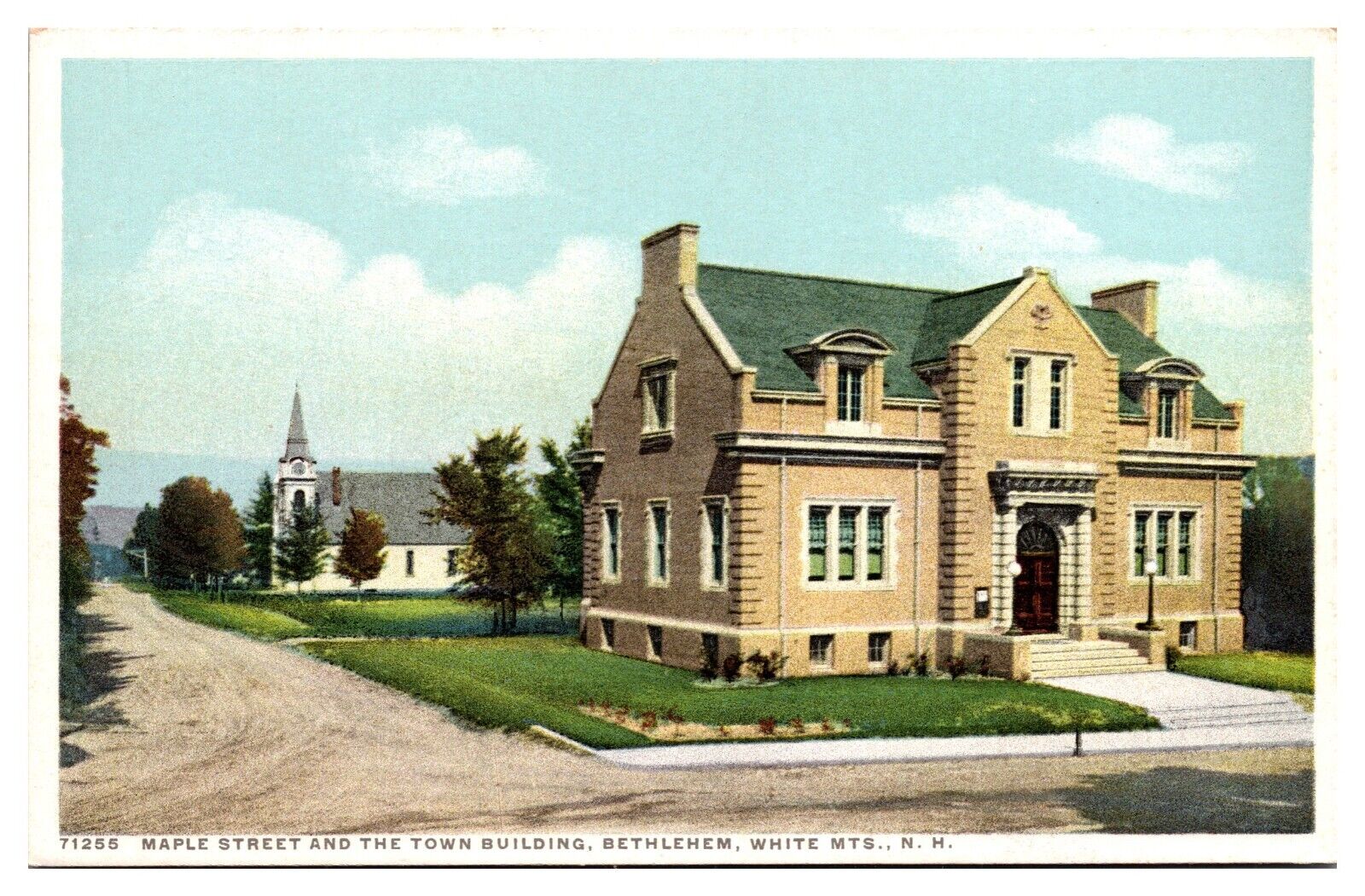 ANTQ Maple St and the Town Building, Street Scene, Bethlehem, NH Postcard