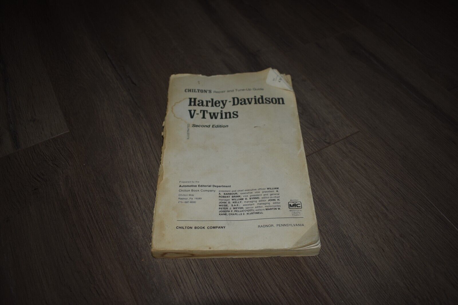 Harley-Davisdon V-Twin repair & tune up guide Chilton\'s 1975 2nd ed NOTE