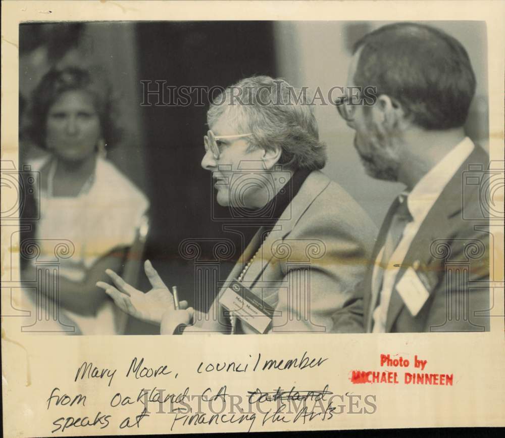 1985 Press Photo Oakland, California council member Mary Moore speaking