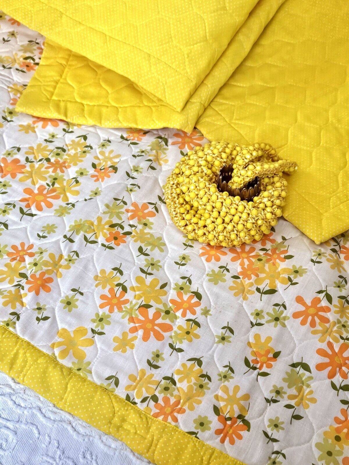 Vintage 1960s\'70s Quilted Throw Travel Blanket Flower Power 39\