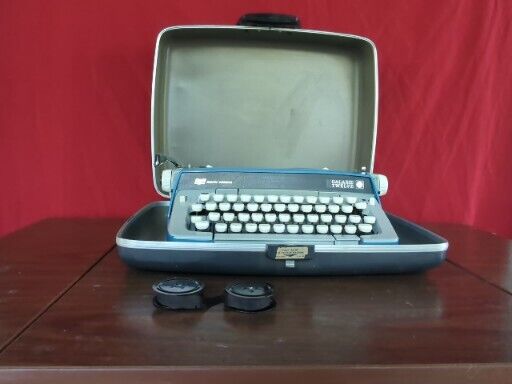 Smith Corona SCM Galaxie 12 Deluxe Manual Typewriter & Case Blue/Grey TEST/WORKS