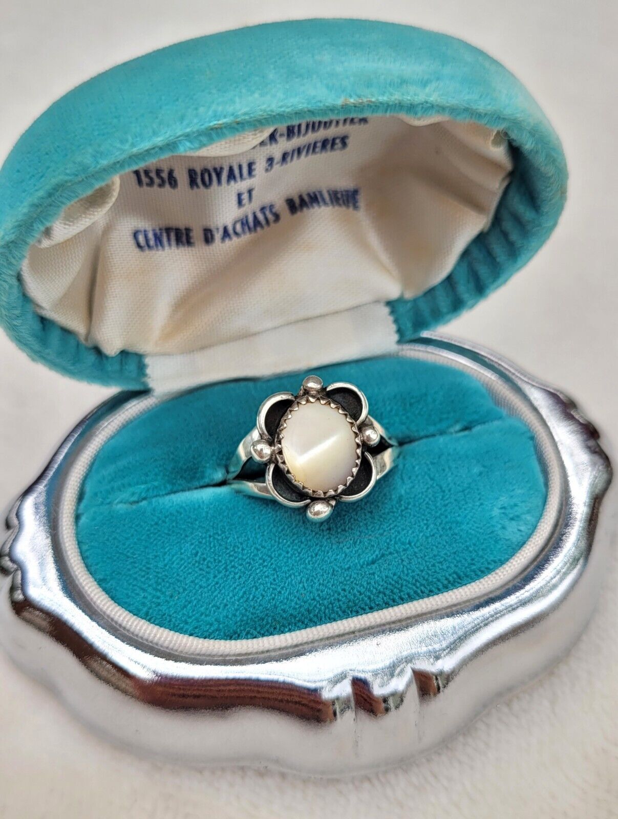 Vtg Mother Of Pearl Sterling Silver Native Ring Sz 9 