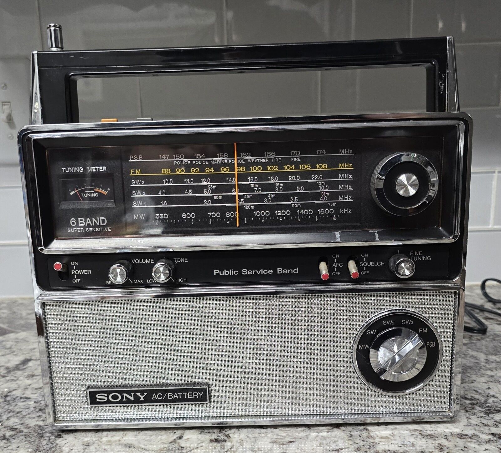 Vintage SONY TFM-8000W 6-band Radio